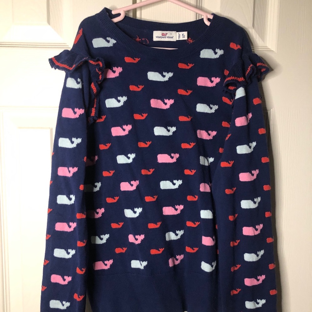 VINEYARD VINES!! Big girls beautiful logo sweater. Size XL (16). Just Amazing!